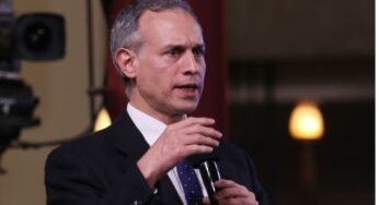 Piden prisión para Hugo López-Gatell por pasear teniendo COVID-19: de cuánto es la pena que solicitan
