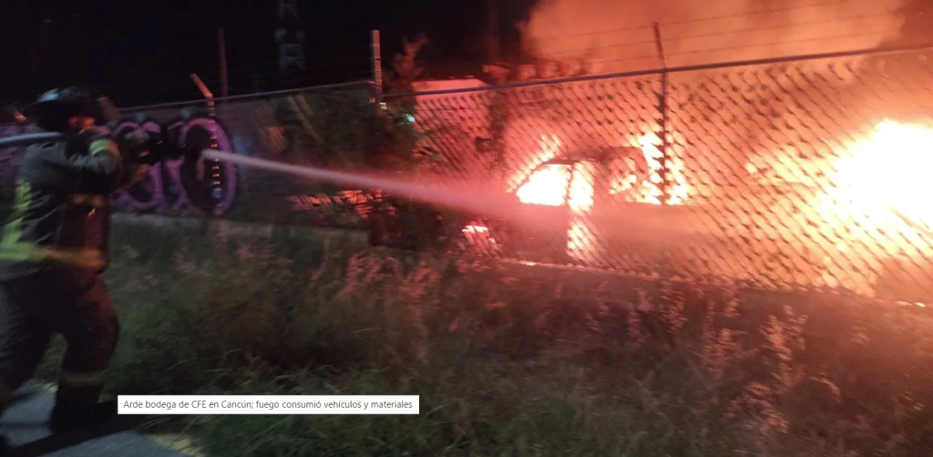 Prende en llamas bodega de la CFE en Cancún, fuego quema vehículos y materiales.