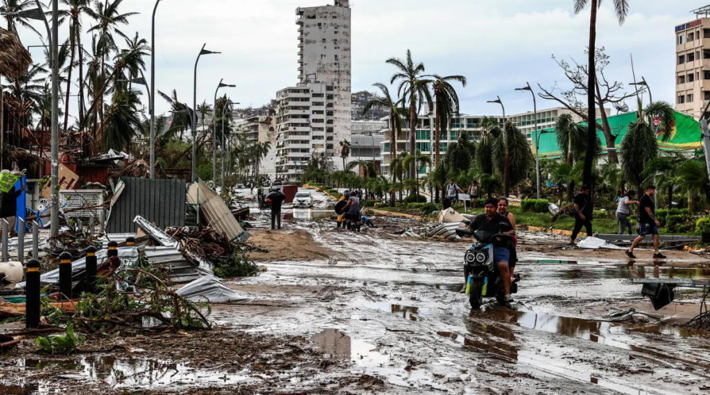 PEMEX garantizo abasto de combustibles en Guerrro en medio de la emergencia causada por el huracan Otis.