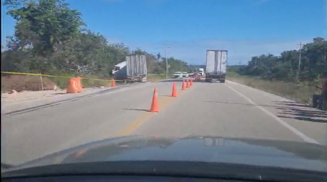 Motociclista es atropellado por un tráiler cerca de la comunidad de Uh May en Felipe Carrillo Puerto