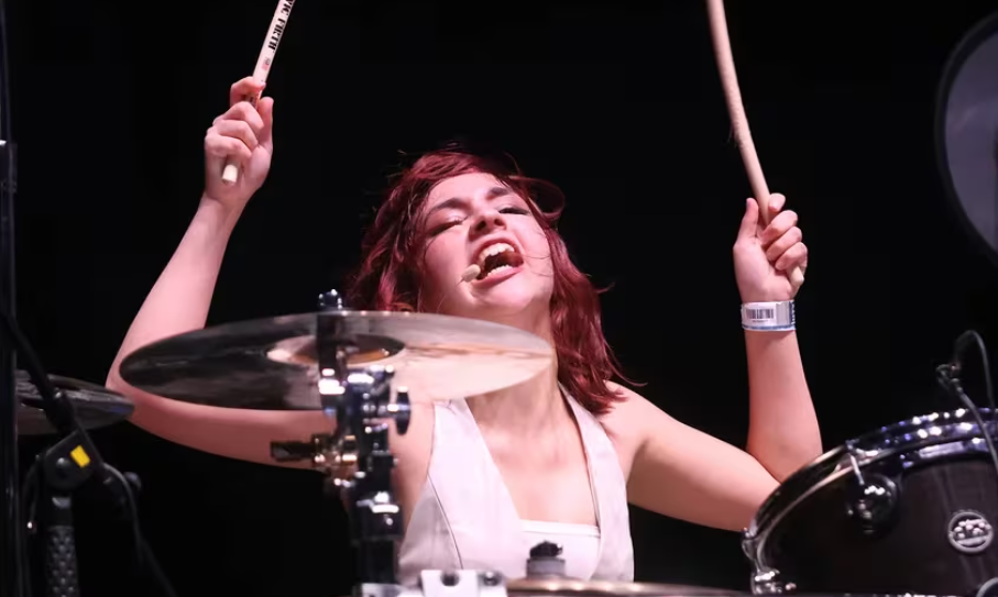 “Paulina Villarreal, la Joven Mexicana Ganadora del Premio a Mejor Baterista de Rock del Mundo”