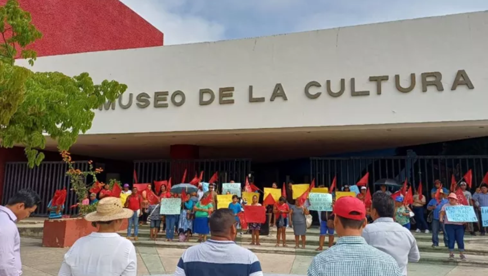 “Exigen un Plan Hídrico Nacional: Ciudadanos de Chetumal se unen en cadena humana”