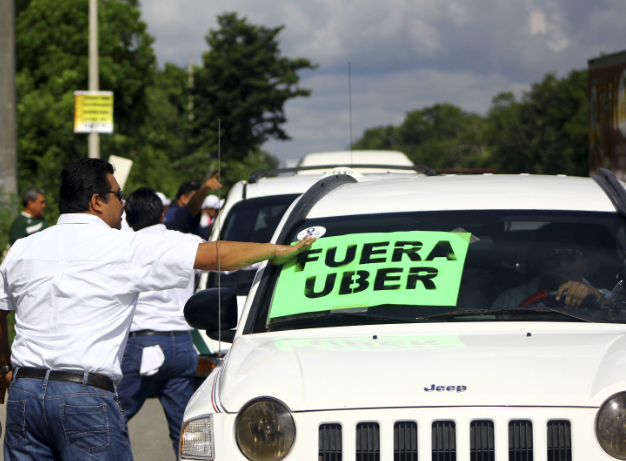 Alertan sobre recrudecimiento de agresiones de taxistas contra choferes de Uber en Quintana Roo