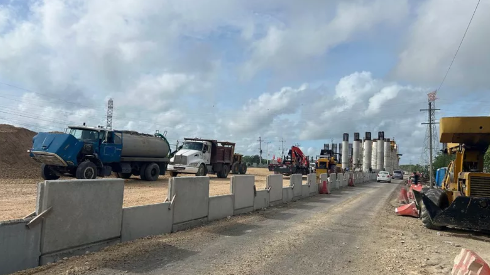 Hoteleros Exigen Reparación de Carreteras Dañadas por el Tren Maya en el Sur de Quintana Roo