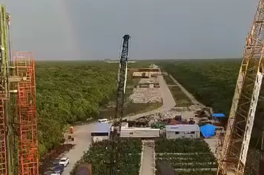 Román Meyer Falcón Muestra Avances en Torres de Avistamiento del Parque del Jaguar en Tulum