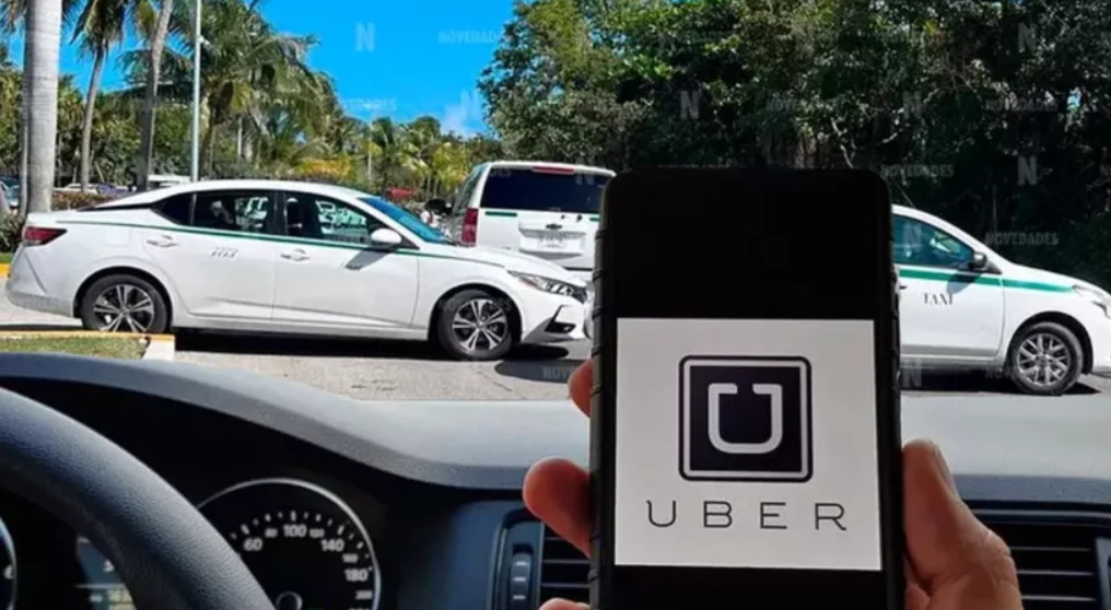 Tensión en el Aeropuerto de Cancún: Taxistas y Uber se Enfrentan en Protestas Simultáneas.