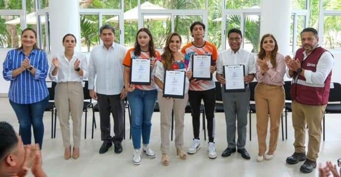 Mara Lezama Cumple Promesa con Estudiantes de la Universidad Politécnica de Quintana Roo