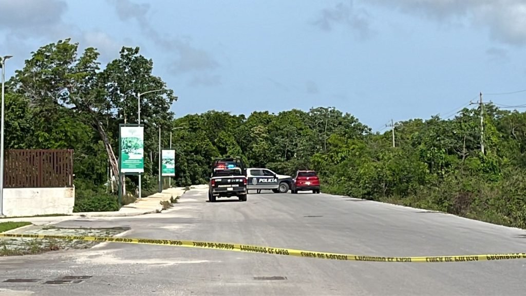 Doble homicidio en Cancún: Pareja ejecutada a tiros frente a residencial Paseo de La Selva