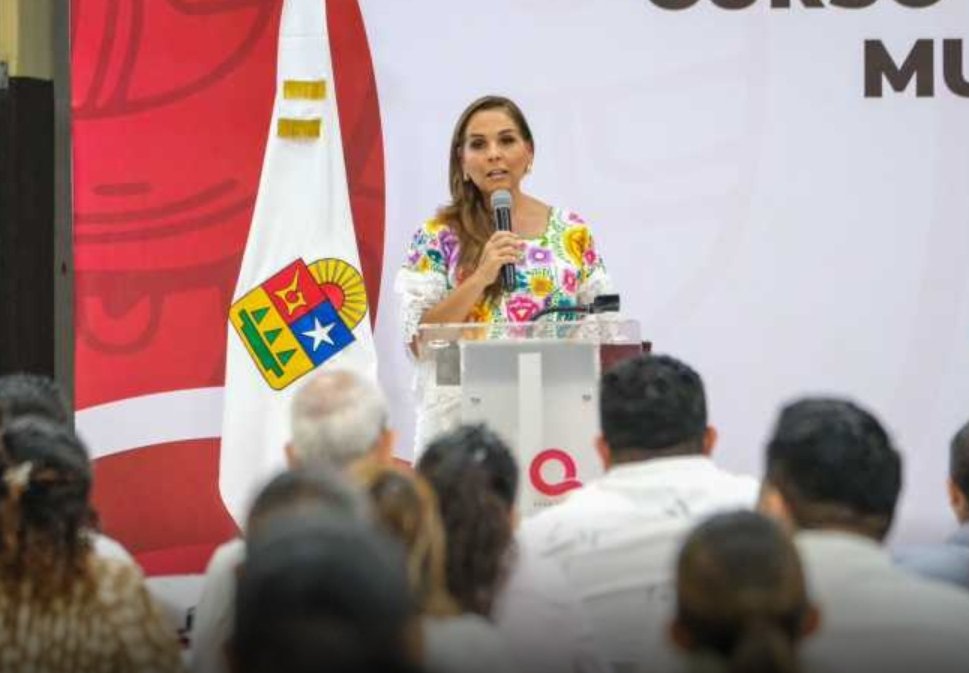 Mara Lezama reafirma compromiso con la autonomía municipal en curso de inducción para nuevas autoridades en Quintana Roo