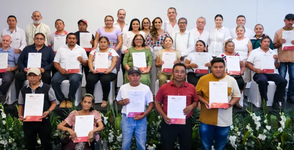 Gobernadora Mara Lezama Firma Acuerdo por el Nuevo Agrarismo y Entrega Documentos Agrarios en Puerto Morelos