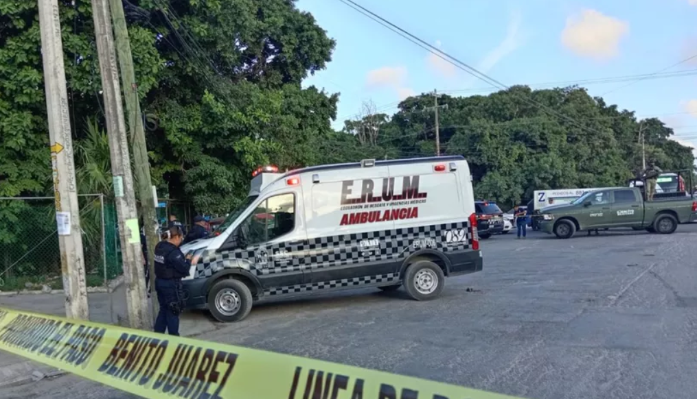 Ataque armado en Cancún deja un mototaxista muerto en la avenida Kabah.