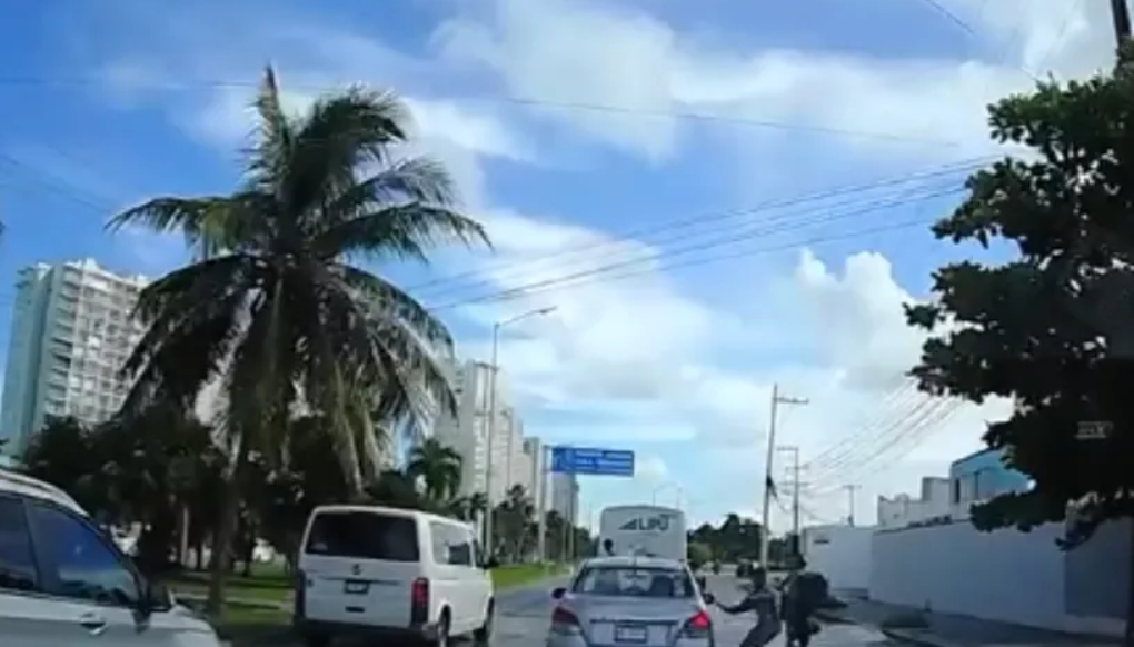 Intento de robo en vehículo en marcha en Cancún sorprende a usuarios y activa investigaciones.