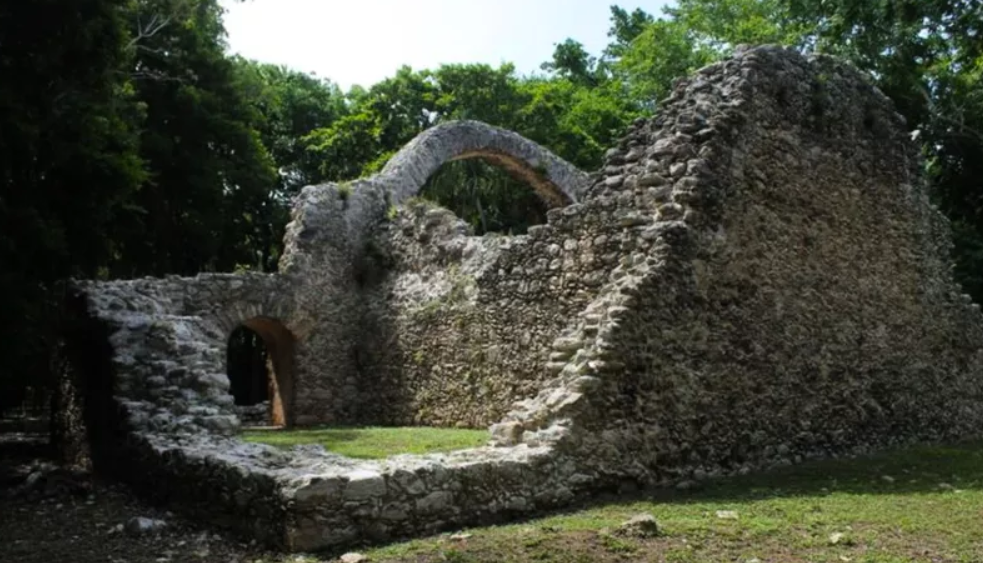 Oxtankah, la joya de la migración maya en la Costa Oriental de la Península de Yucatán