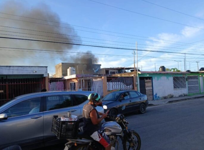 Incendio parcial afecta vivienda en la colonia Proterritorio de Chetumal