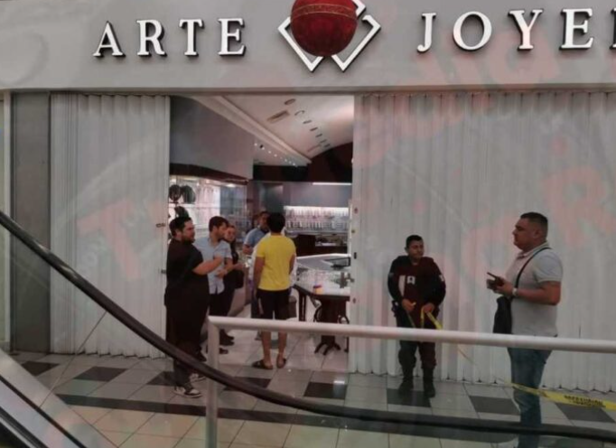 Asalto en joyería de Cancún desata pánico en la Gran Plaza