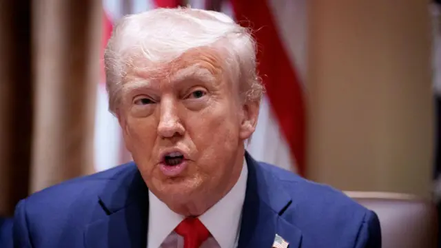 Trump confirma aranceles del 25% a México y Canadá desde el 2 de abril