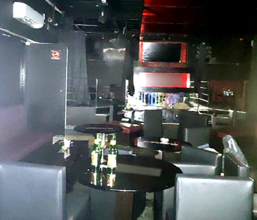 Rescatan a 16 mujeres víctimas de trata en bar de Cancún; cobraban hasta $5 mil por “servicios”